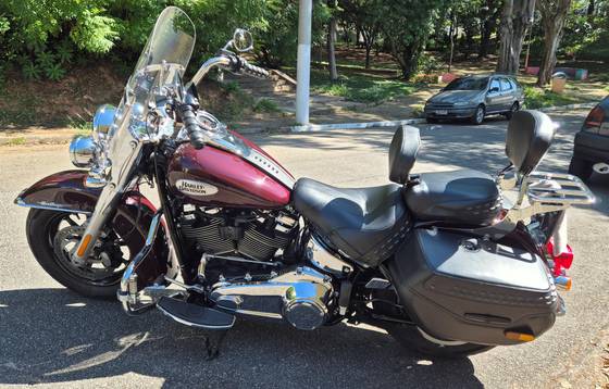 HARLEY-DAVIDSON SOFTAIL HERITAGE CLASSIC 114 